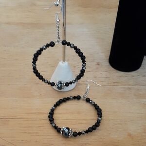 Brand New Black Sparkly Pierced Earrings KK109